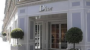 Prezentare de modă ”divină” la Atena. Dior şi-a transformat modelele în adevărate zeițe pentru lansarea colecției de croazieră