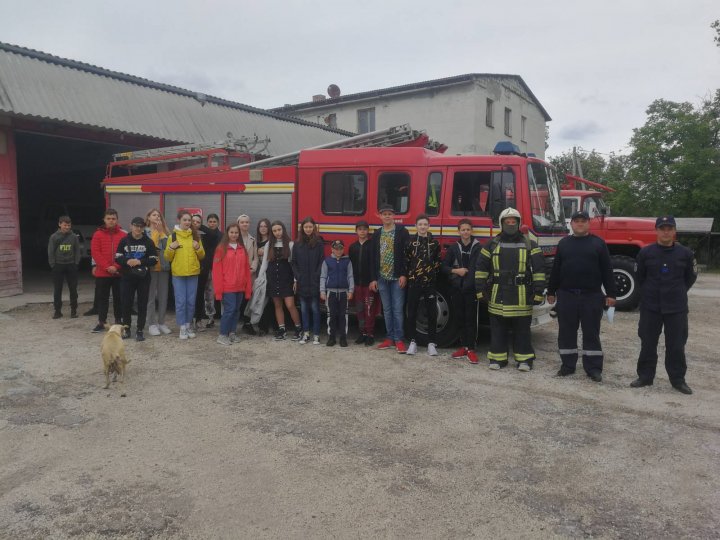 Ziua Internaţională a Copiilor. Peste 70 de pici din Capitală au mers în vizită la IGSU (FOTO)