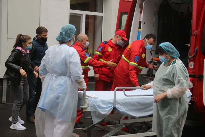 O nouă intervenţie SMURD în Moldova. O femeie care a suferit un atac vascular la Moscova, transportată la Chişinău (FOTO/VIDEO)