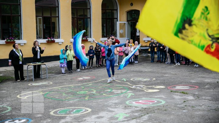 În Capitală s-a deschis o tabără pentru tinerii ecologişti (FOTOREPOERT)