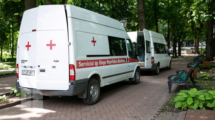 SOLIDARI cu cei catre trec prin momente grele! Zeci de locuitori ai Capitalei au donat sânge pentru a salva vieţi (FOTO)