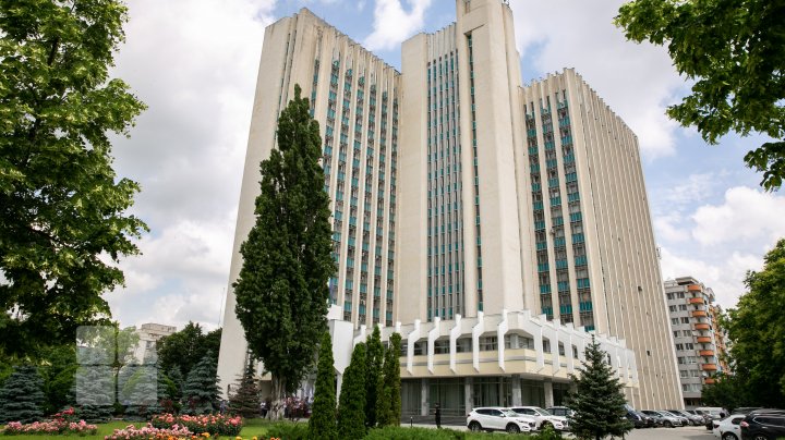 Protest în faţa Ministerului Agriculturii. Platforma DA, nemulţumită de politica ineficientă a instituţiei faţă de fermieri şi antreprenorii de la sate (FOTO)