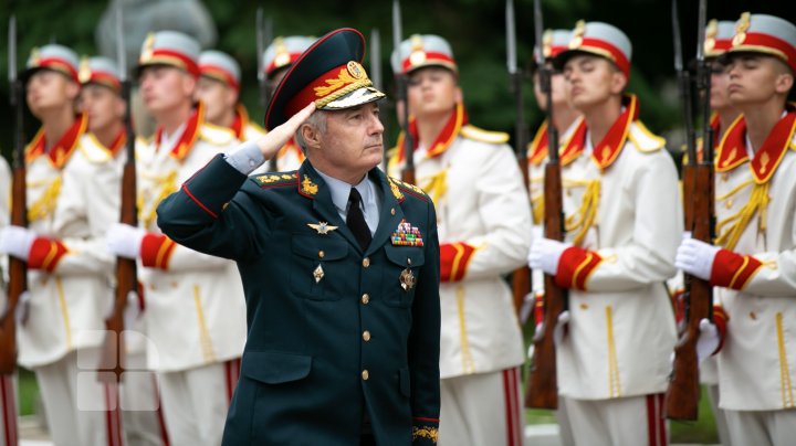 Garda de Onoare a Armatei Naţionale, omagiată. Cum sunt selectaţi şi cât sunt antrenaţi ostaşii (FOTO)