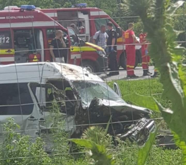 Un microbuz din Republica Moldova, implicat într-un accident în România. Sunt VICTIME (FOTO)