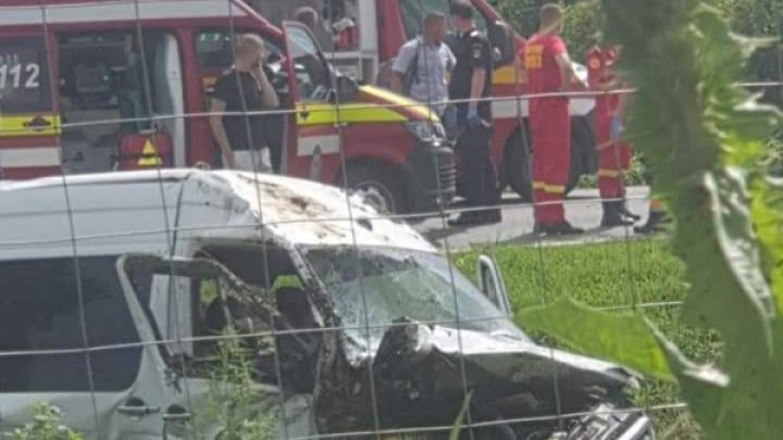 Un microbuz din Republica Moldova, implicat într-un accident în România. Sunt VICTIME (FOTO)