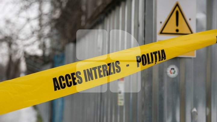 ALERTĂ cu obiecte explozive la două instituții din Capitală. Serviciile specializate, la fața locului