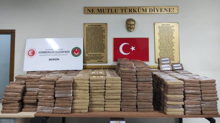 O tonă de cocaină, confiscată de autorităţile turce în portul Mersin