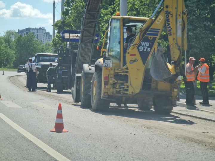 Strada Albişoara, din nou şantier. Se fac lucrări de reabilitare (FOTO)