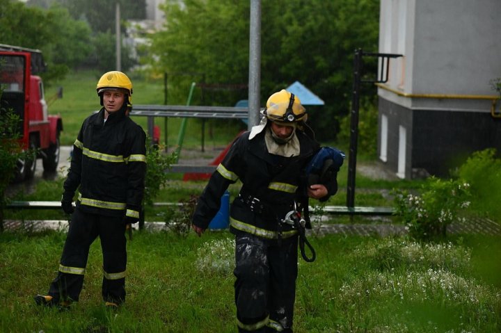 INCENDIU într-un bloc din Soroca. Mai multe persoane, evacuate, printre care şi copii (VIDEO)