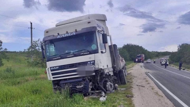 Un tânăr a murit în urma unui GRAV accident în raionul Rezina. Maşina victimei s-a transformat într-un morman de fiare