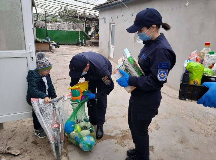 Gest emoţionant din partea salvatorilor de la Căuşeni de Ziua Internaţională a Copiilor (VIDEO)