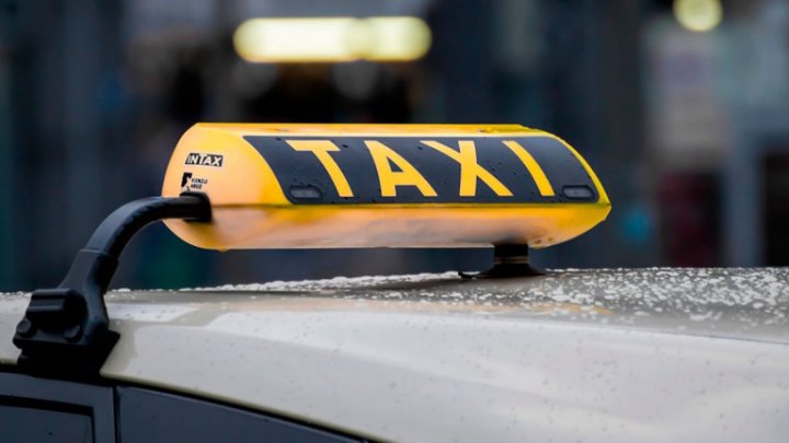 Sunt tot mai puţine maşini de taxi în Capitală. Care este principala cauză