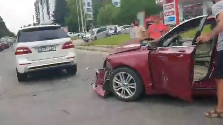 ACCIDENT GRAV în Capitală. Sunt victime