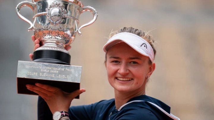 Barbora Krejcikova scrie istorie. Tenismena a câştigat atât la simplu cât şi dublu la Roland Garros