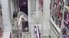 (VIDEO) A vrut să jefuiască un sex shop, însă a fost pus pe fugă cu... o jucărie sexuală 