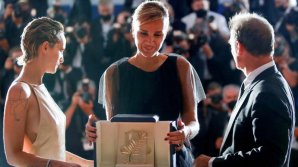 Gafă de proporţii la Festivalul de la Cannes. Prezentatorul a anunţat prea devreme numele câştigătorului