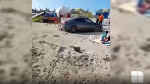 S-a ales cu o AMENDĂ USTURĂTOARE, după ce și-ar fi parcat mașina pe plajă (VIDEO)