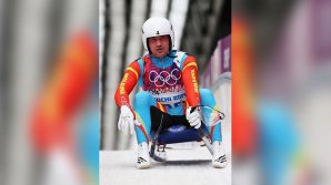 Vara la săniuş! Membrii lotului naţional s-au antrenat pe sănii cu role pe o pârtie din beton