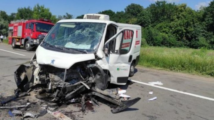 Două persoane, soţ şi soţie, şi-au pierdut viaţa într-un accident rutier, la Iaşi. Momentul impactului (VIDEO)