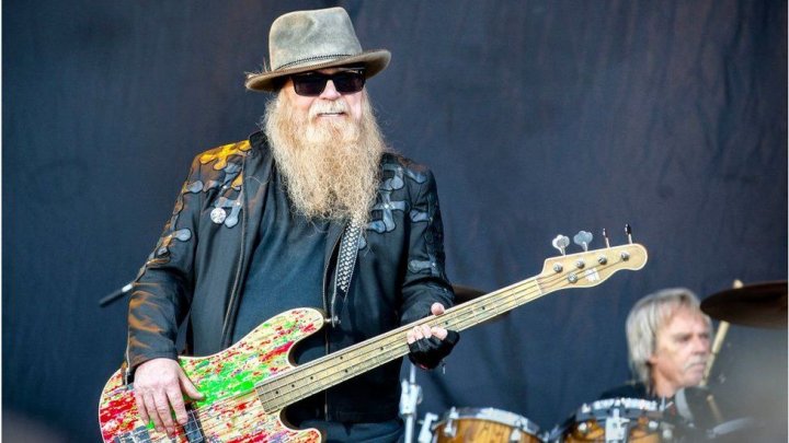 DOLIU în lumea muzicii. S-a stins din viață basistul trupei americane ZZ Top, Dusty Hill 