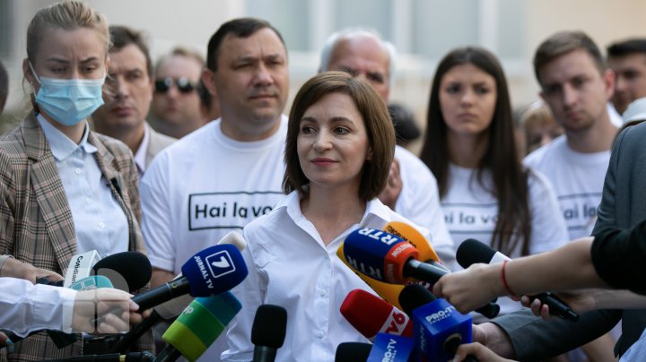 Preşedintele Republicii Moldova, Maia Sandu, a votat. "Dragi oameni, vă rog să vă faceţi timp pentru cel mai important drum, drumul la vot" (FOTO)