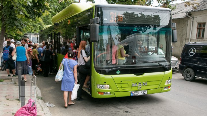 După ani buni de aşteptare, oamenii din suburbii au AUTOBUZE. Ce spun pasagerii (FOTOREPORT)