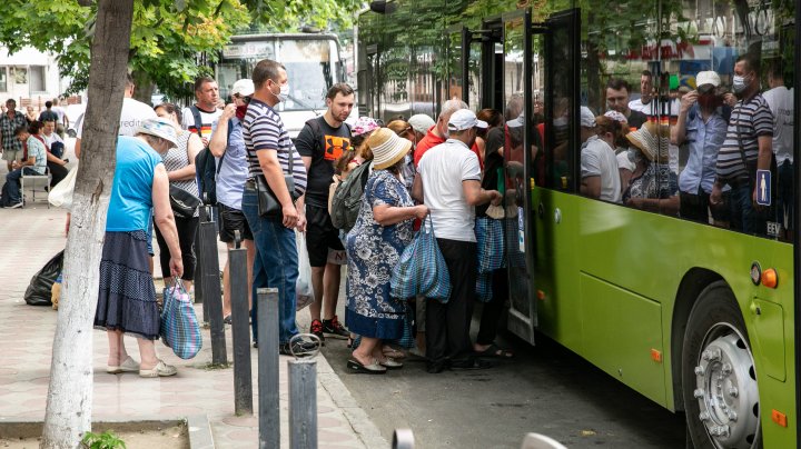 După ani buni de aşteptare, oamenii din suburbii au AUTOBUZE. Ce spun pasagerii (FOTOREPORT)