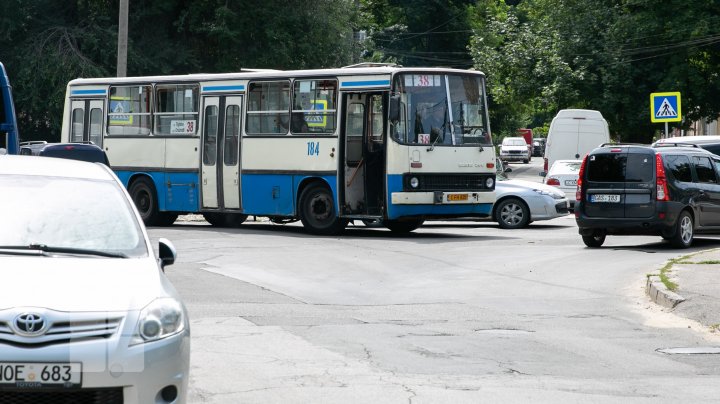 După ani buni de aşteptare, oamenii din suburbii au AUTOBUZE. Ce spun pasagerii (FOTOREPORT)