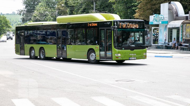 După ani buni de aşteptare, oamenii din suburbii au AUTOBUZE. Ce spun pasagerii (FOTOREPORT)