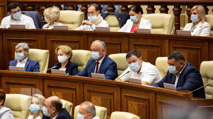 ACUZAŢII şi REPLICI! Retrospectiva şedinţei Parlamentului, în cadrul căruia a fost ales speakerul (FOTOREPORT)