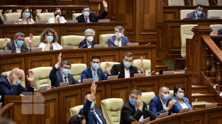 ACUZAŢII şi REPLICI! Retrospectiva şedinţei Parlamentului, în cadrul căruia a fost ales speakerul (FOTOREPORT)