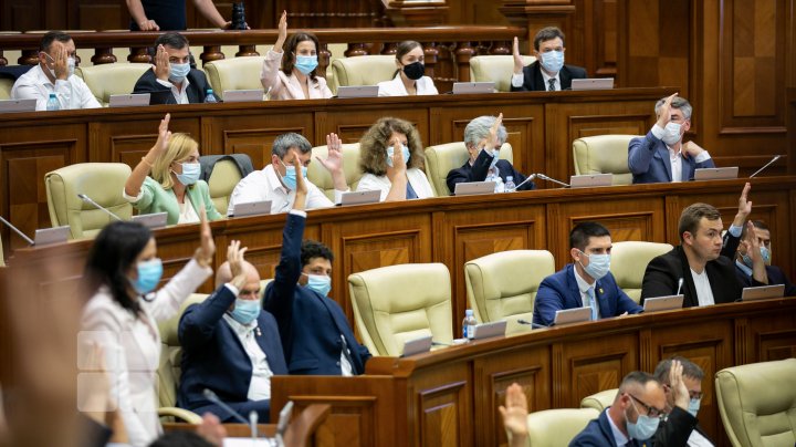 ACUZAŢII şi REPLICI! Retrospectiva şedinţei Parlamentului, în cadrul căruia a fost ales speakerul (FOTOREPORT)