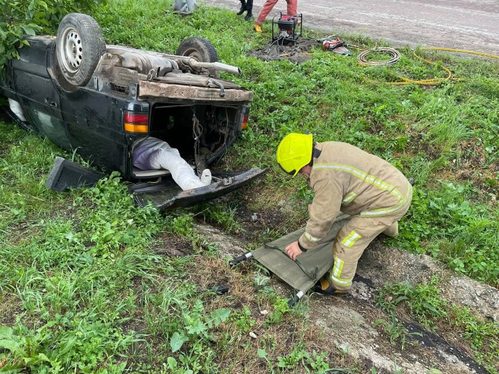 IMAGINI DE GROAZĂ în apropiere de Chiperceni, Orhei. Pompierii și salvatorii din Rezina, Șoldănești și Telenești, ridicați pe ALERTĂ (VIDEO) 