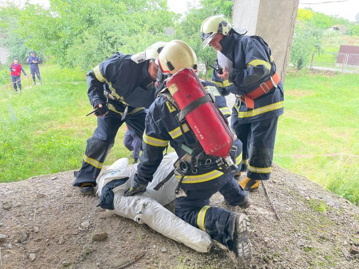 IMAGINI DE GROAZĂ în apropiere de Chiperceni, Orhei. Pompierii și salvatorii din Rezina, Șoldănești și Telenești, ridicați pe ALERTĂ (VIDEO) 