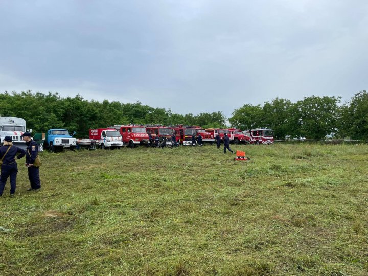 IMAGINI DE GROAZĂ în apropiere de Chiperceni, Orhei. Pompierii și salvatorii din Rezina, Șoldănești și Telenești, ridicați pe ALERTĂ (VIDEO) 