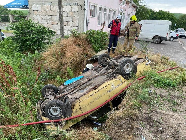 IMAGINI DE GROAZĂ în apropiere de Chiperceni, Orhei. Pompierii și salvatorii din Rezina, Șoldănești și Telenești, ridicați pe ALERTĂ (VIDEO) 