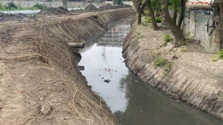 Albia râulețului Durlești este curățată. Se întâmplă pentru prima dată în ultimele trei decenii (VIDEO)