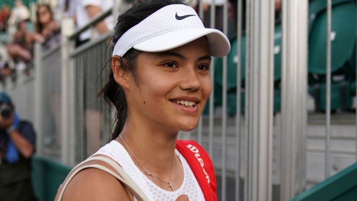 Emma Răducanu s-a calificat în optimile de finală ale turneului de Mare Șlem de la Wimbledon