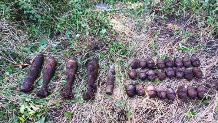 PERICOL la Cimişlia. Grenade, bombe de aruncător şi proiectile de artilerie, descoperite în urma lucrărilor agricole