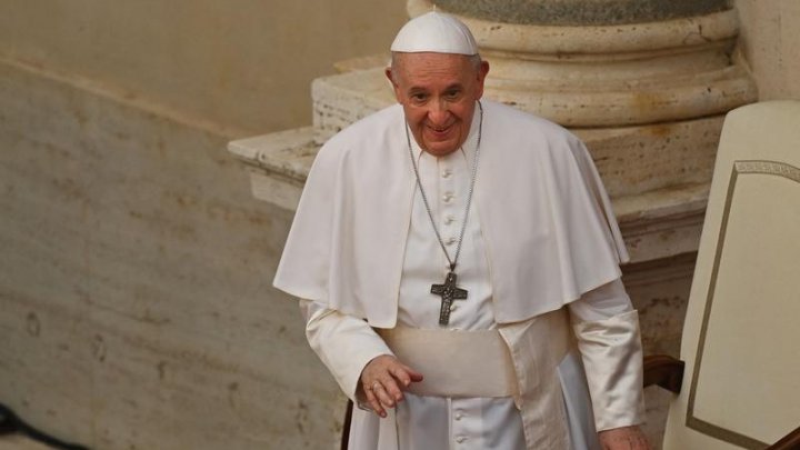 Papa Francisc: Aruncarea plasticului în apele navigabile este o acţiune ''criminală''