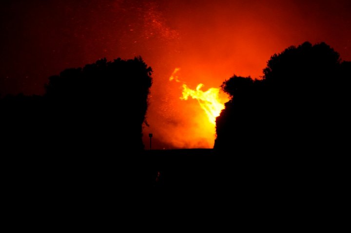 IMAGINI APOCALIPTICE în Sardinia. Italia a cerut ajutorul ţărilor vecine pentru a lupta împotriva incendiilor devastatoare