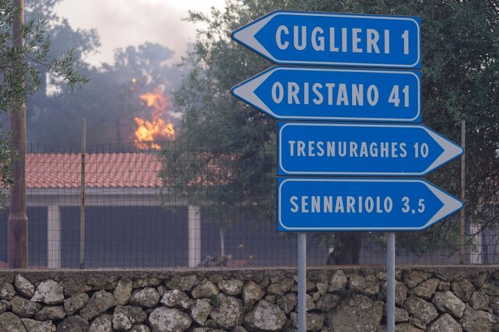 IMAGINI APOCALIPTICE în Sardinia. Italia a cerut ajutorul ţărilor vecine pentru a lupta împotriva incendiilor devastatoare