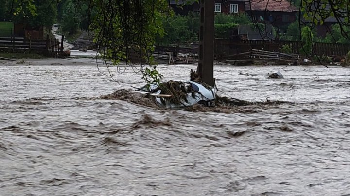 Ciclonul care a făcut prăpăd în Germania a ajuns în România. Sute de oameni, evacuaţi din calea apelor