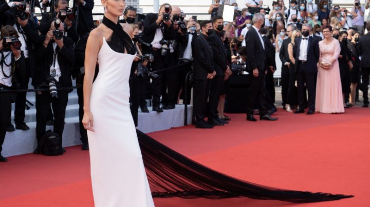 Cannes 2021: Cele mai impresionante ținute de pe covorul roșu (FOTO/VIDEO)