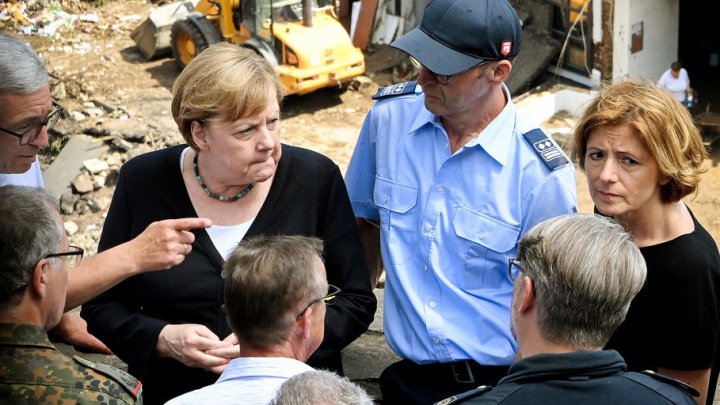 Angela Merkel s-a deplasat în zonele lovite de inundații. „Este terifiant” 