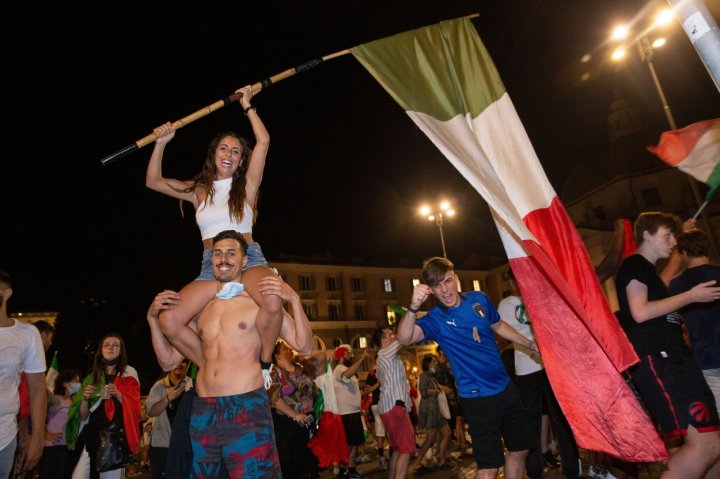 Cum au sărbătorit italienii calificarea Italiei în finala EURO 2020 (FOTO/VIDEO)