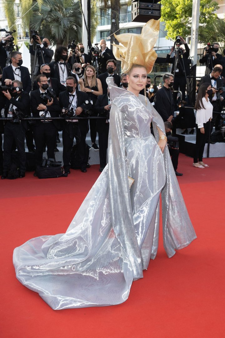 Cannes 2021: Cele mai impresionante ținute de pe covorul roșu (FOTO/VIDEO)