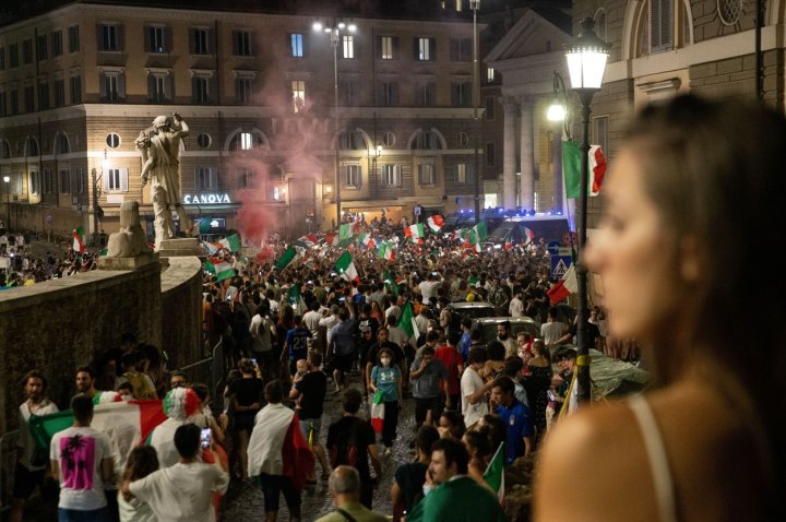 Cum au sărbătorit italienii calificarea Italiei în finala EURO 2020 (FOTO/VIDEO)