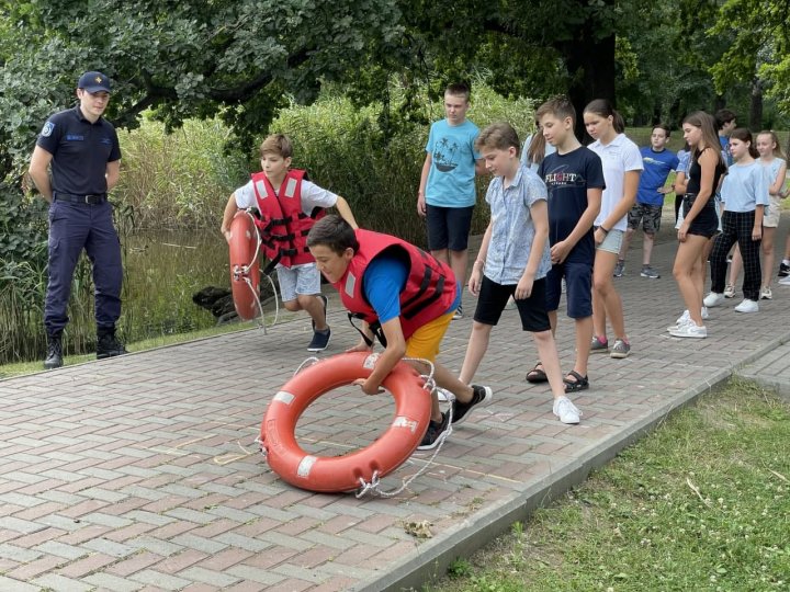 IGSU a organizat un flashmob în parcul Dendrariu din Capitală, cu scopul de a informa copiii cu privire la victimele înecate