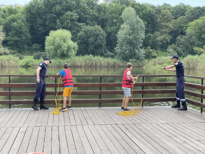 IGSU a organizat un flashmob în parcul Dendrariu din Capitală, cu scopul de a informa copiii cu privire la victimele înecate